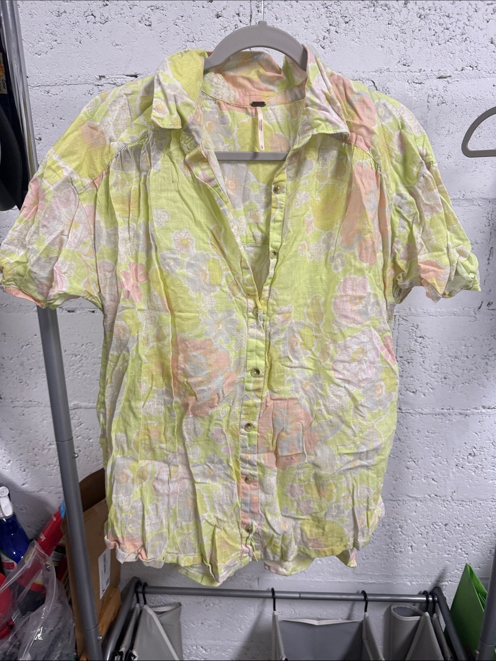 Floral Button-Up Shirt in Pastel Yellow & Pink FREE PEOPLE - Size Small LIKE NEW